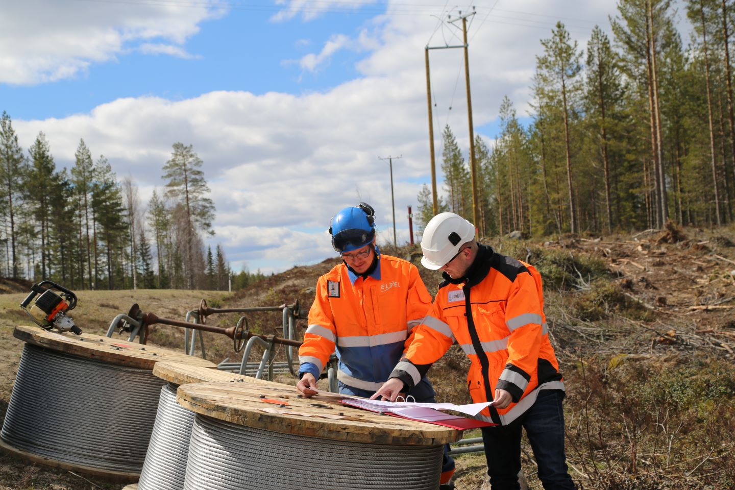 Kajave - maakaapelien asennusta